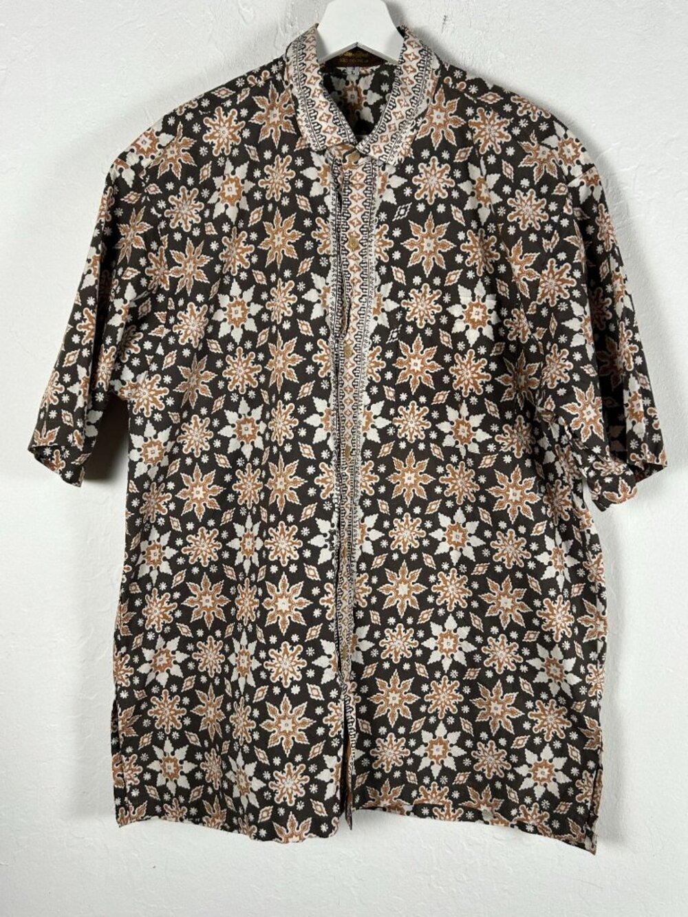 Vintage Danar Hadi Solo-Indonesia Batik Shirt Large Brown Button Up Short Sleeve
